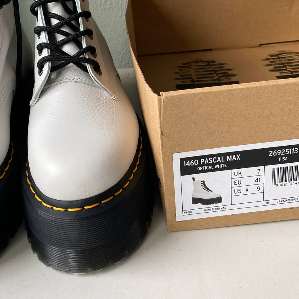 NEW Dr. Martens 1460 Pascal Max Platform Lace Up Boot White Black Women Size 9 - Picture 2 of 12